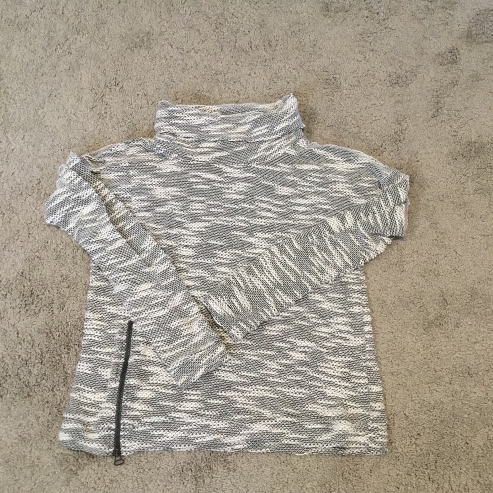 Converse sz Small Pullover Turtleneck Sweater